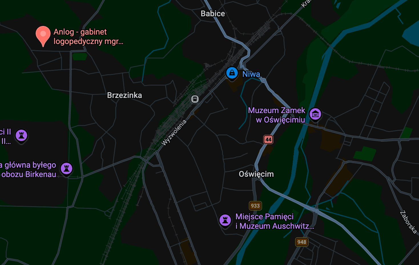 Mapa w ciemnych kolorach z pinezką logopedy w Oświęcimiu